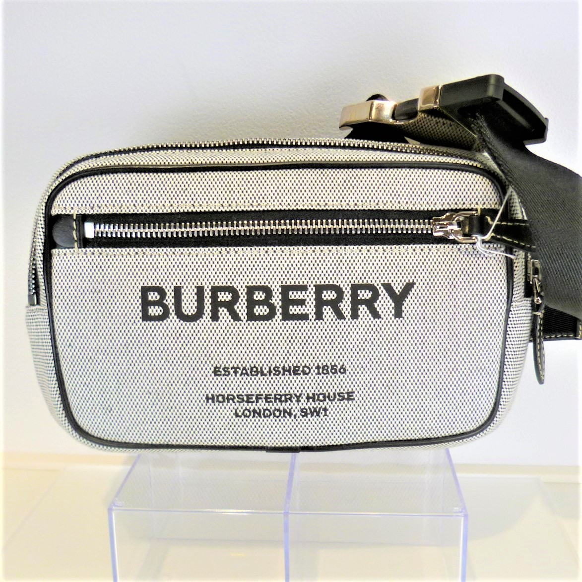 BURBERRY ボディバック