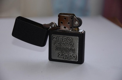 ZIPPO2.jpg