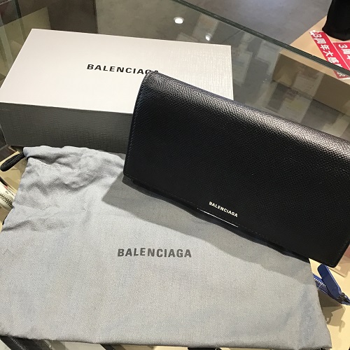 BALENCIAGA_2.jpg