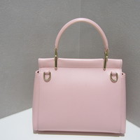 ROGER VIVIER 背面 220125.JPG